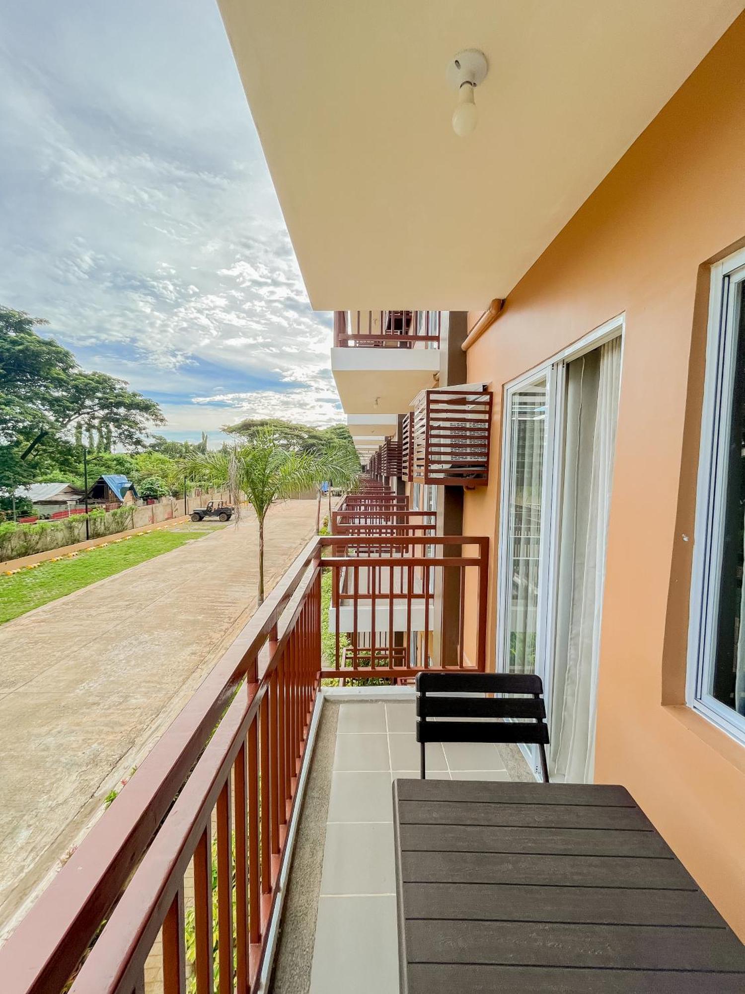2 Bedroom And Studio Apartments With Private Pool And Gym In Vista Manors Verdant Puerto Princesa Zewnętrze zdjęcie